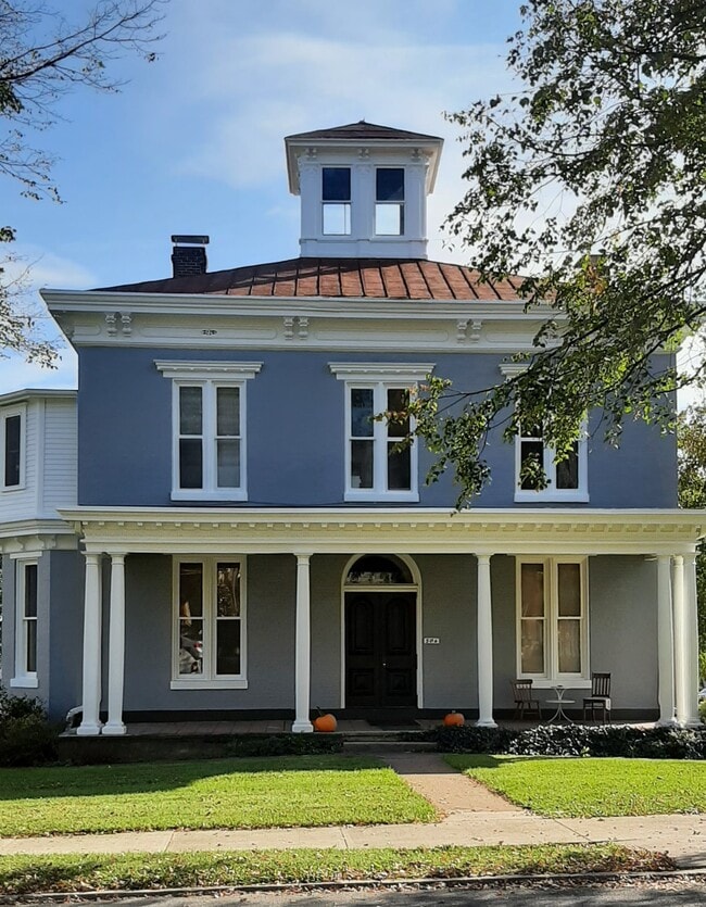 Building Photo - 904 Allegheny St