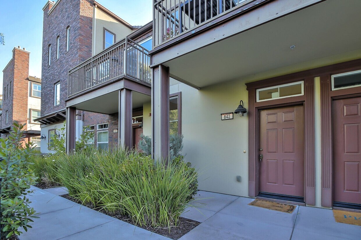 Primary Photo - Modern 3 Bedroom 3 Bathroom Townhouse
