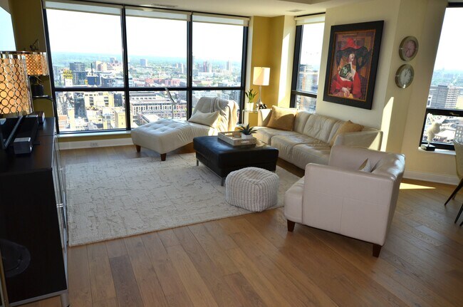 Foto del edificio - 100 3rd Ave S