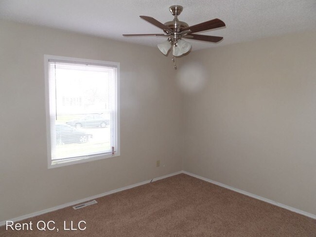 Building Photo - 316 W 61st Pl