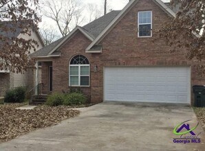 Building Photo - 260 Southland Station Dr