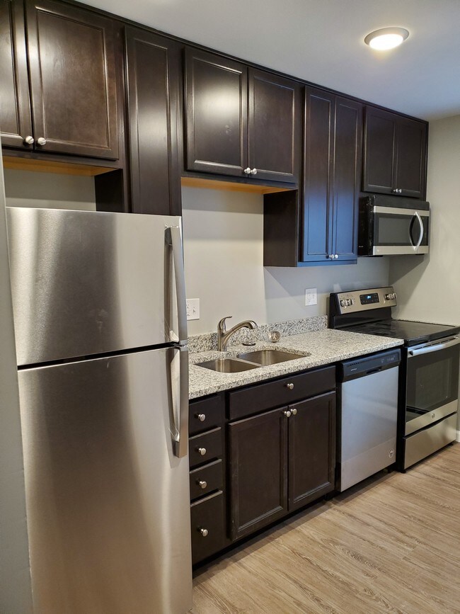 22002208 Jefferson Ave Unit 10, Norwood, OH 45212 Room for Rent in