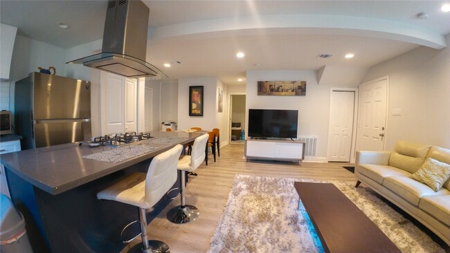 Foto del edificio - 10326 Meadow Lake Ln