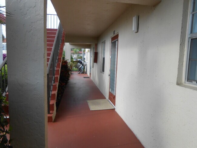 Building Photo - 4 Abbey Ln