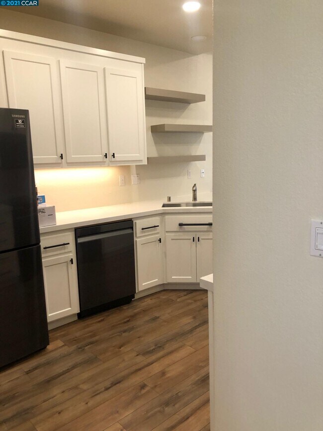 Foto del edificio - 222 Country Meadows Ln