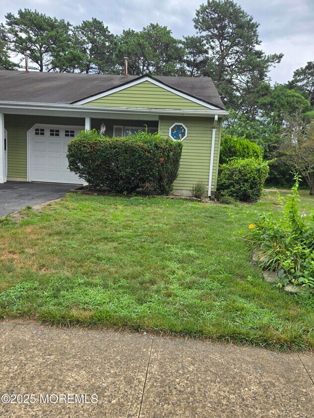 Primary Photo - 33 Mariner Pl