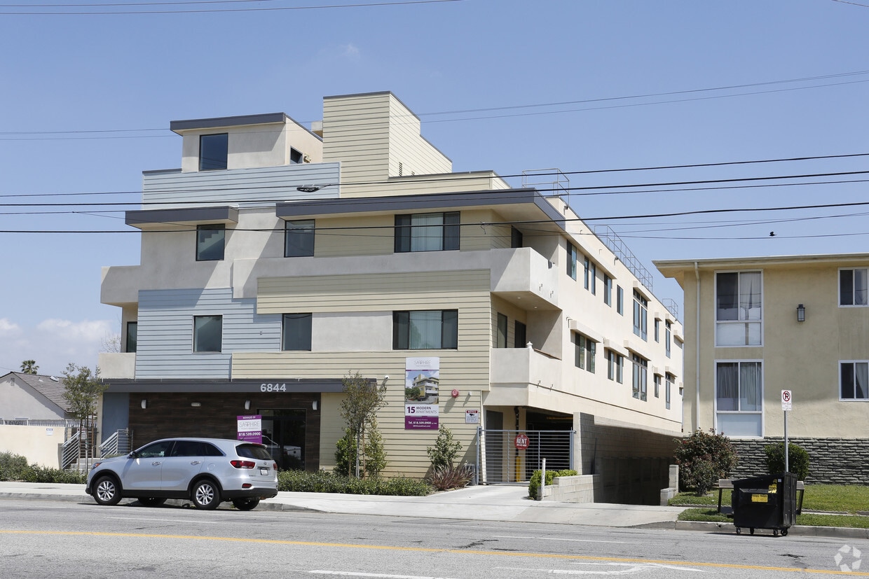 Front - 6844 Woodman Ave