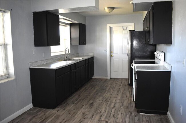 Foto del edificio - 5920 Riviera Dr