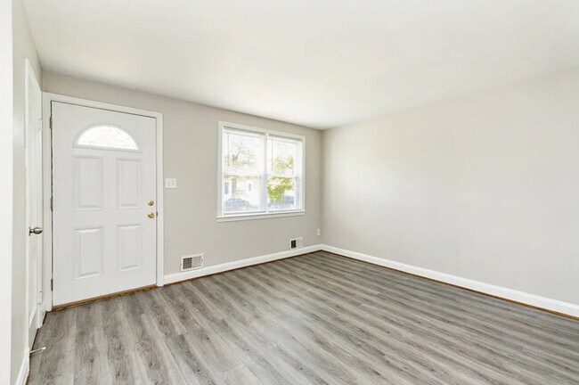 Building Photo - 3 Bedroom OPPORTUNITY AREA