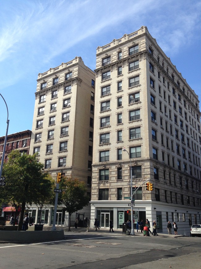 Building Photo - The Sarsfield