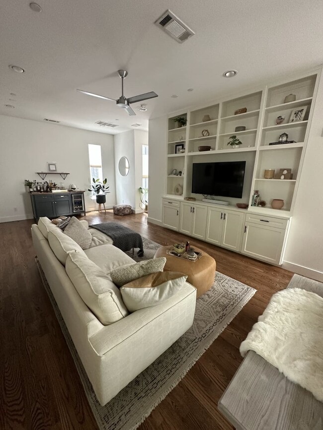 Foto del edificio - 5705 Bryan Pkwy