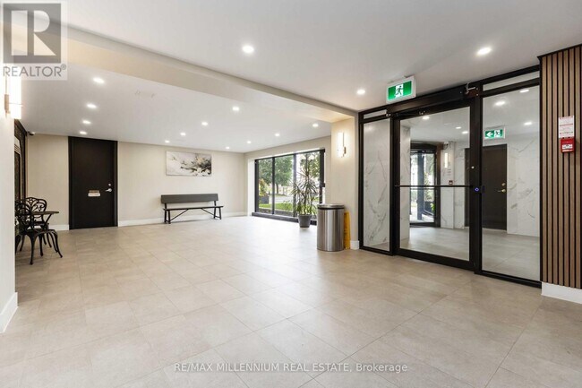Photo du bâtiment - 921-921 Midland Ave