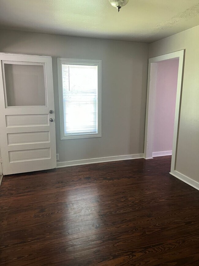 Building Photo - Unlock Your Next Door..3/2 Located Downtown Burleson