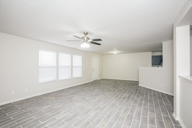 Building Photo - 1377 Redwood Dr