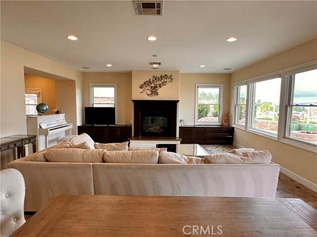 Building Photo - 10 Ventana Ridge Dr