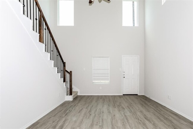 Building Photo - 15258 Estrella Rd W