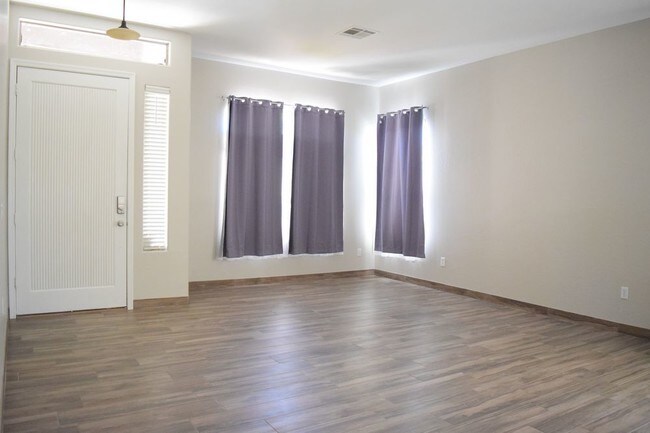 Building Photo - Amazing Upgraded Gilbert House