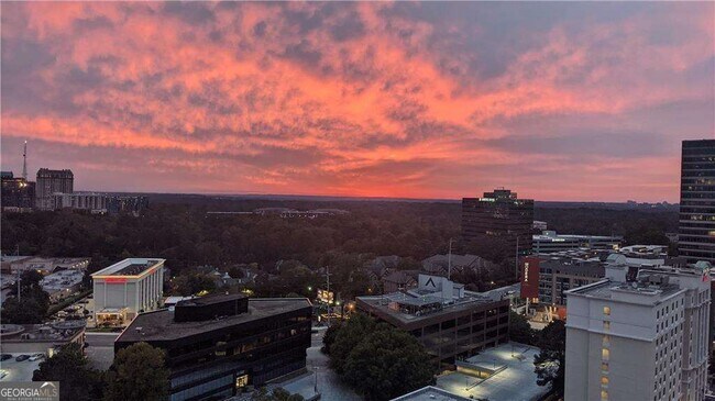 Foto del edificio - 3338 Peachtree Rd NE