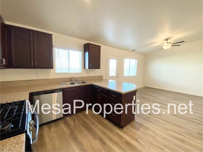 Foto del edificio - 9550 Tamarisk Ave