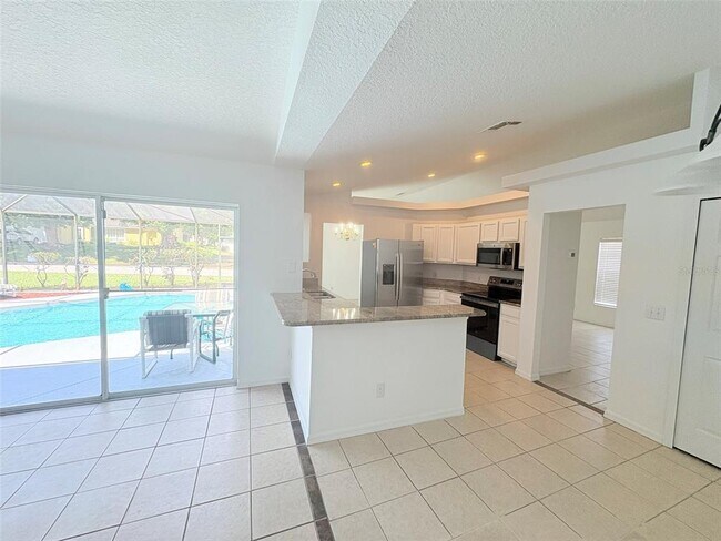 Foto del edificio - 5647 Hamlin Close Rd