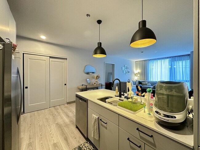 Foto del edificio - 2155 N Elston Ave