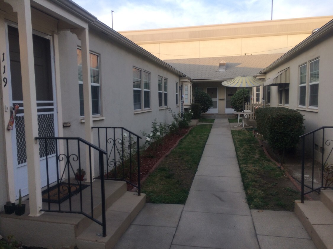 Glendale sixplex-quiet and clean - 117 Magnolia Ave