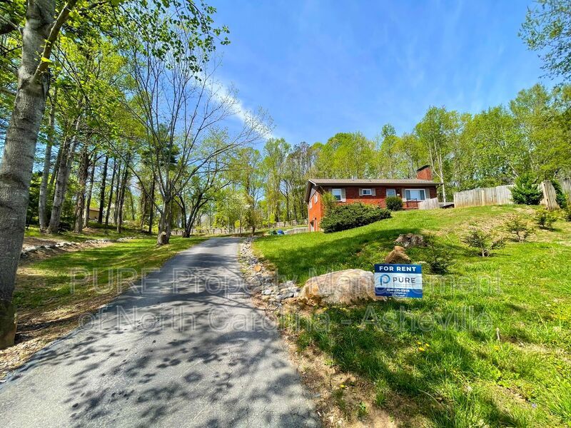Foto principal - 11 Edgewood Rd S