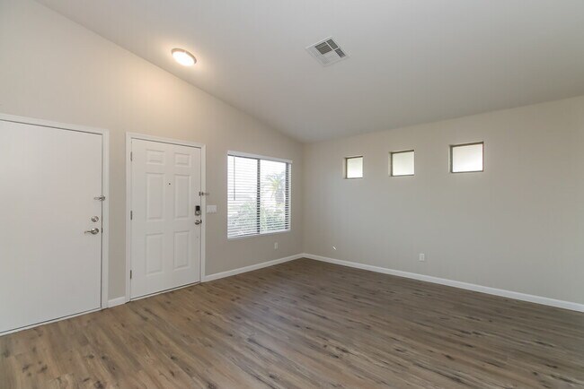 Building Photo - 9914 E Diamond Ave