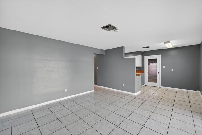 Building Photo - 501 Emil Ave