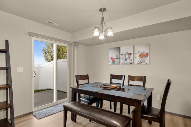 Dining area - 7227 E Pacific Way