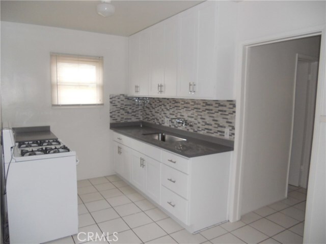 Primary Photo - 216 Elmira Ave