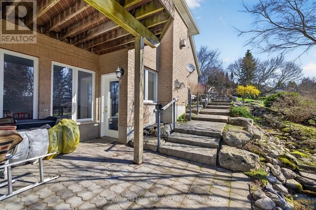 Building Photo - 23 Fox Run Dr