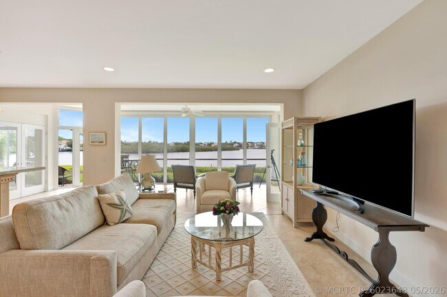 Building Photo - 2704 Captains Way