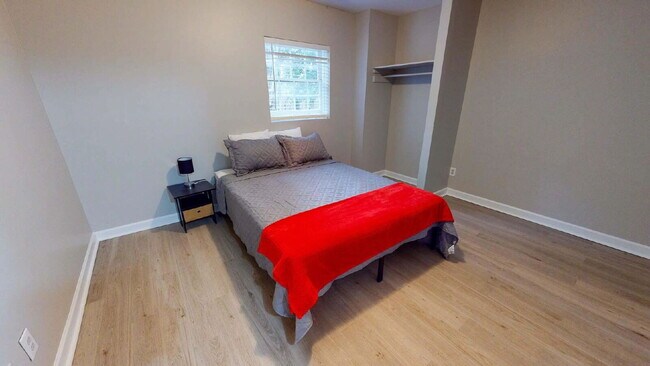 Foto del edificio - Gorgeous Renovated Home with Large Common Areas and Kitchen Island, Near Covington Hwy in Lithonia