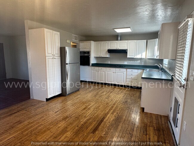 Foto del edificio - 1149 W Romo Jones St