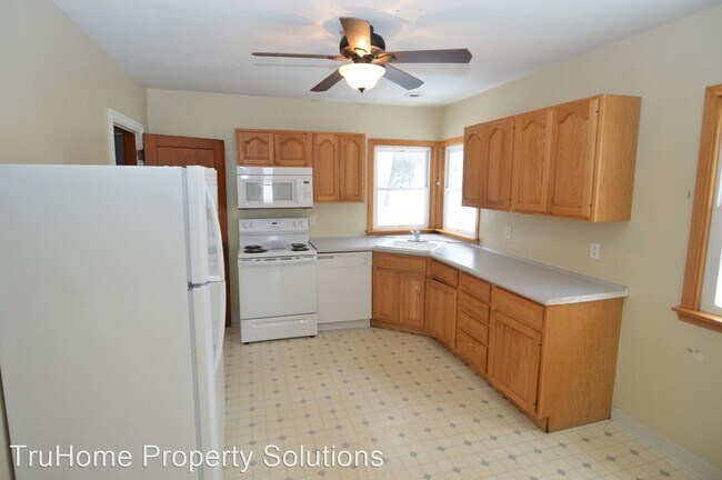 Building Photo - 4 br, 2 bath House - 831 N. 4th St.