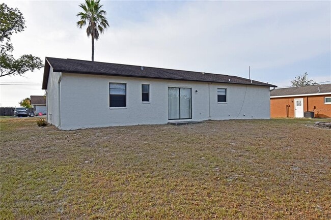 Foto del edificio - 1390 Esmont Ave