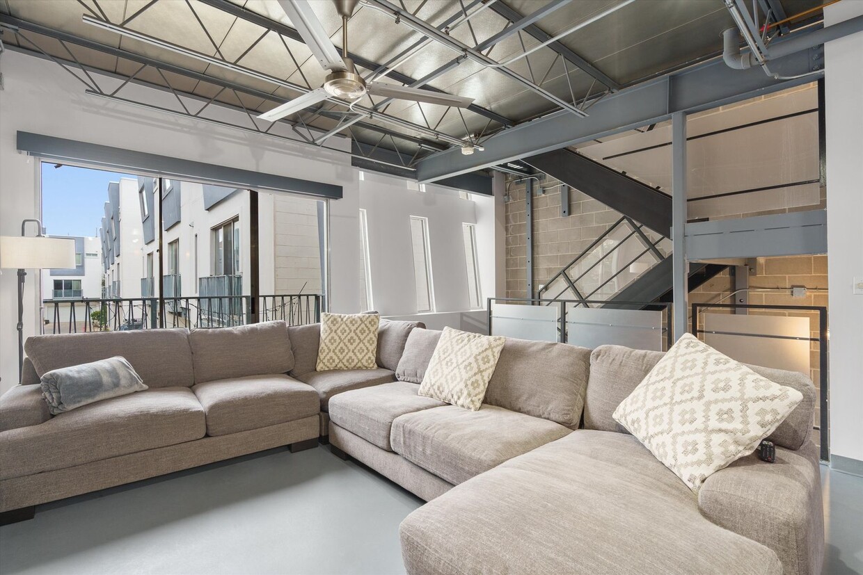 Foto principal - 4801 S Congress Ave