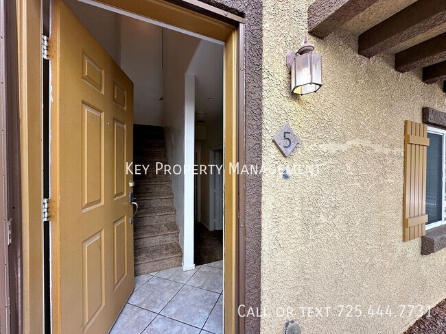 Foto del edificio - TRI-LEVEL 3 BEDROOM, 2.5 BATH TOWNHOME IN ...
