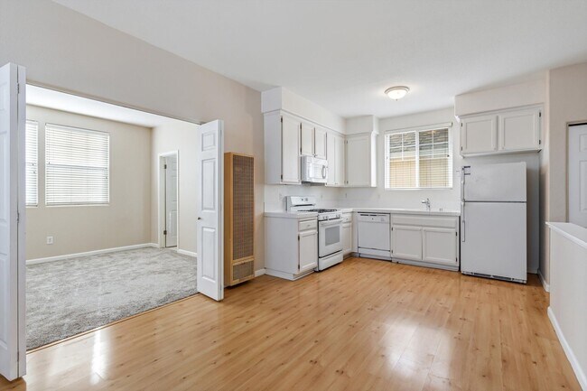 Building Photo - Beautiful, light and bright Upstairs grann...
