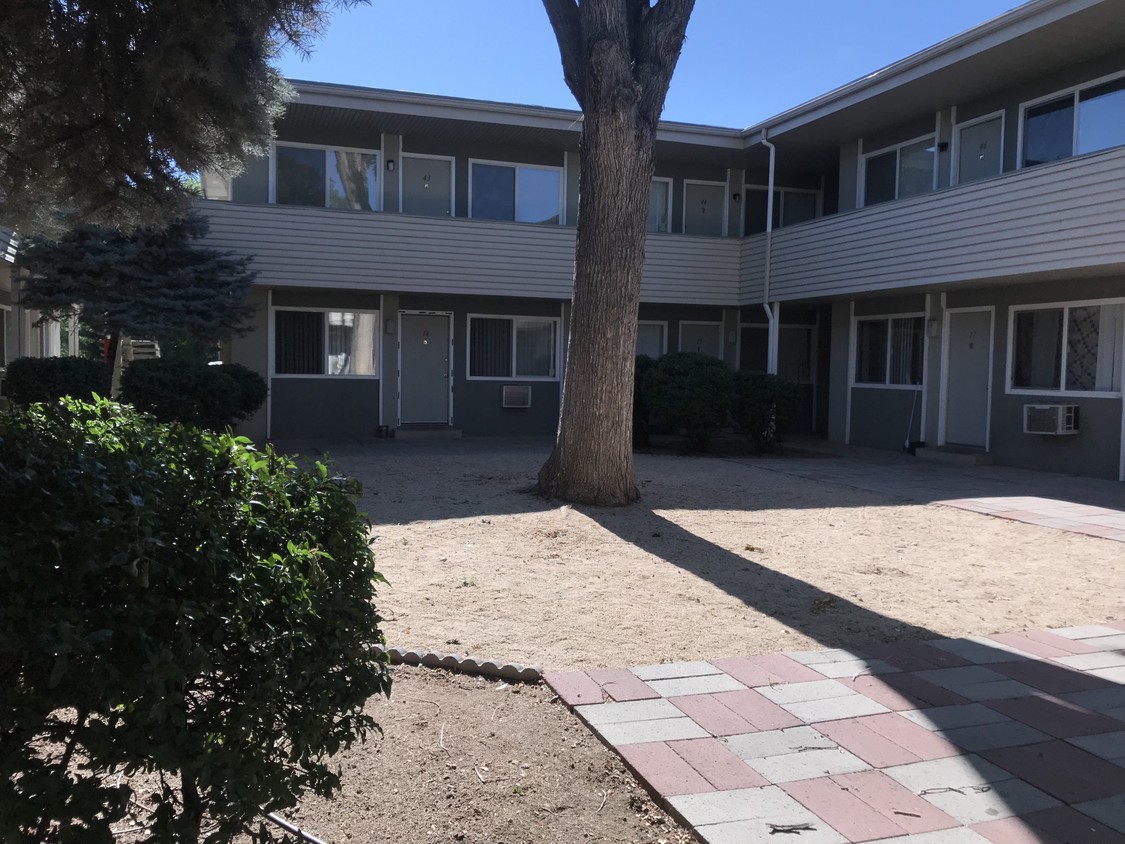 Foto principal - 207 Hillcrest Dr
