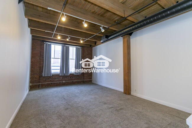 Foto del edificio - 700 Broadway Blvd