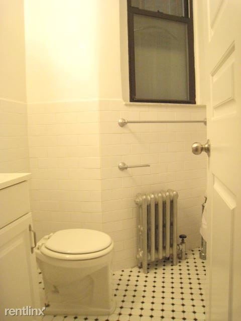 Foto del edificio - 148 W 10th St