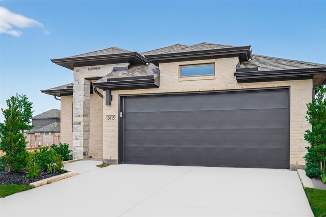 Foto del edificio - 5015 Bowen Pr Dr