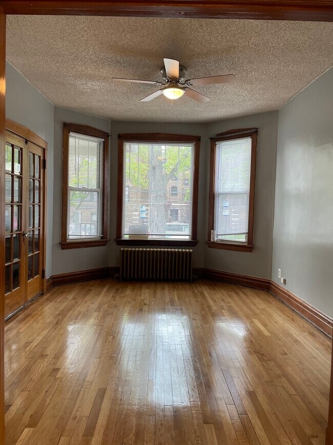 Building Photo - 1620 N Kildare Ave