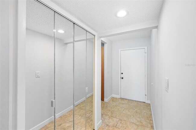 Building Photo - 8765 Bardmoor Blvd