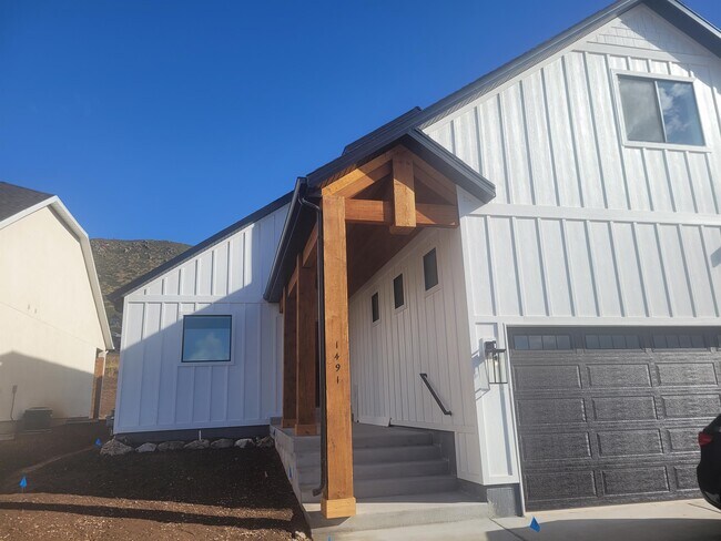 Foto del edificio - 1491 N Jerry Gertsch Ln