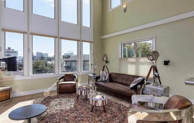 Foto del edificio - 2213 Curtis St