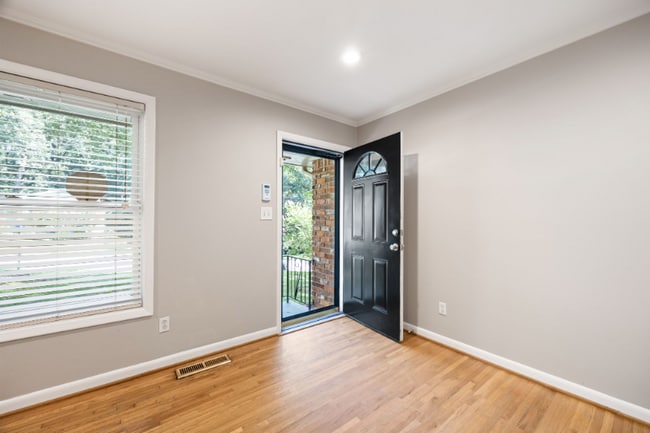 Foto del edificio - 2563 Dering Ct NE