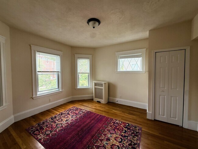 Foto del edificio - 186 Powder House Blvd